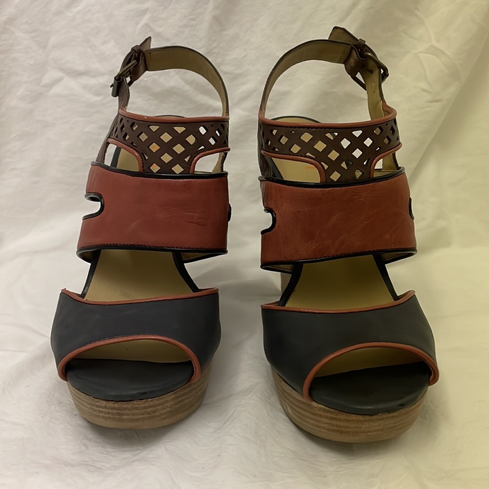 Platform sandals - Picture 2 of 11